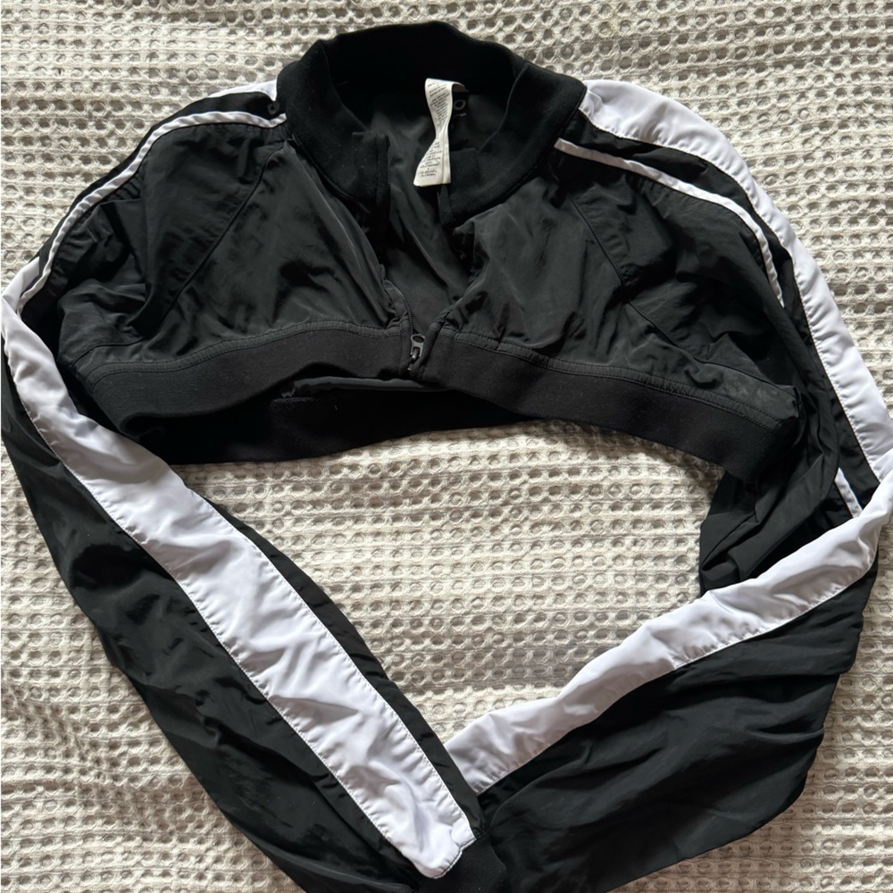 Alo cropped striped pull over - worn a few times! Great condition.